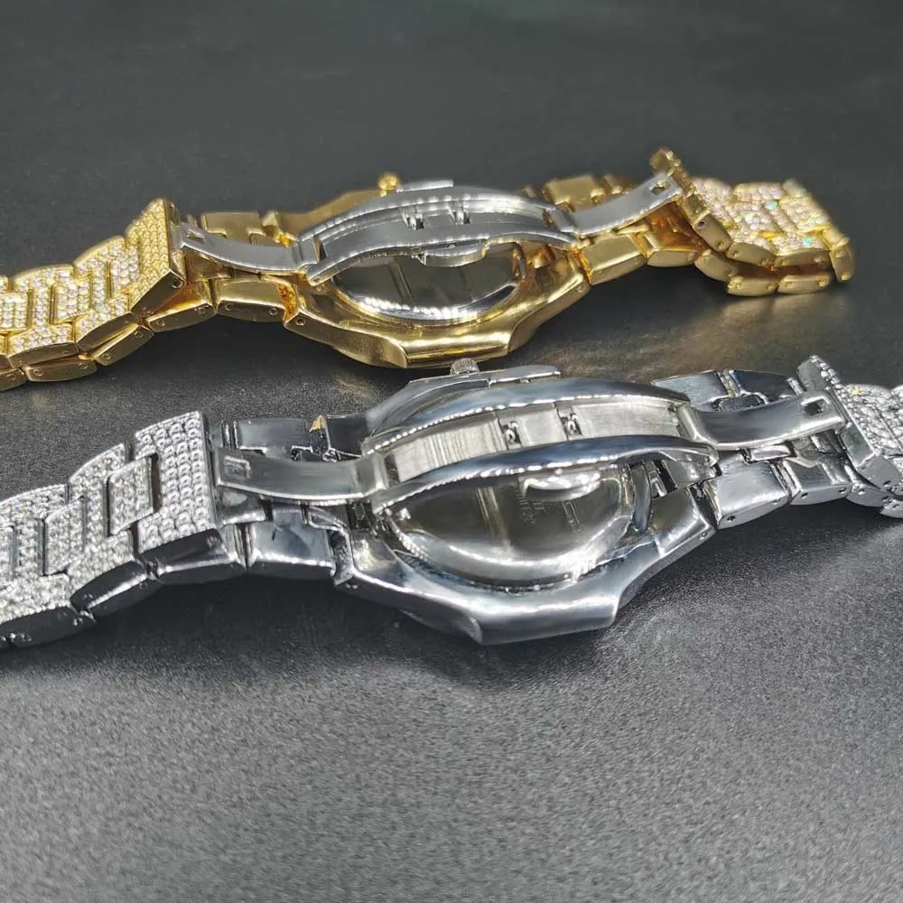 男性用の18Kゴールドウォッチラグジュアリーフルダイヤモンドメンズウォッチファッションクォーツ腕時計AAA CZヒップホップは男性時計RELOJ259Fをアイスアウトします