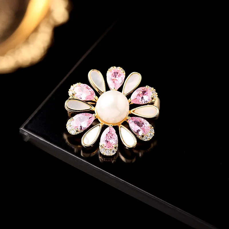 Spilla con spilla a forma di cavallo con scollo a forma di gemma di perla intarsiata in stile giapponese e coreano