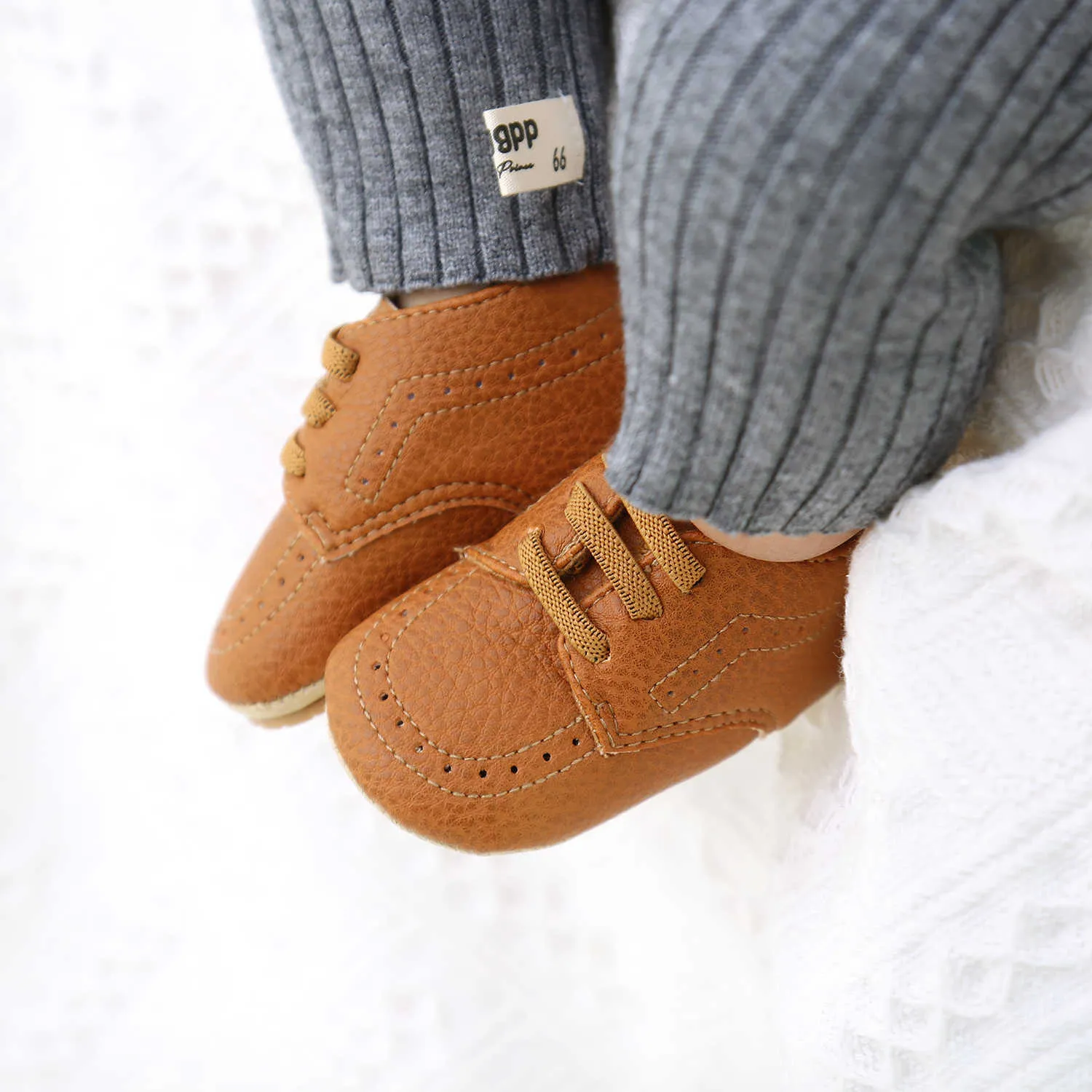 Baby-Schuhe aus weichem Leder mit Gummisohle, klassische Kleinkinder-Mokassins, rutschfeste Lauflernschuhe für Jungen und Mädchen, geborene Krippe 211022