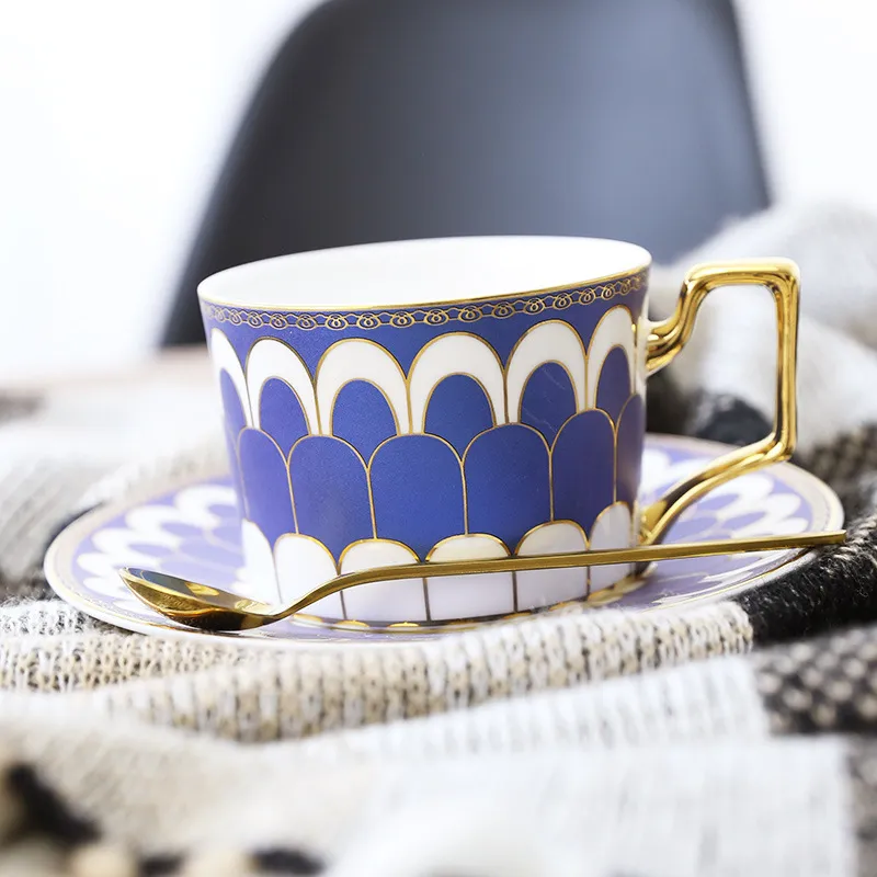 Europeiska lyxiga kaffekoppar Saucers Porslin Royal utsökta brittiska eftermiddagste kopp set mode café mugg för gåva227f
