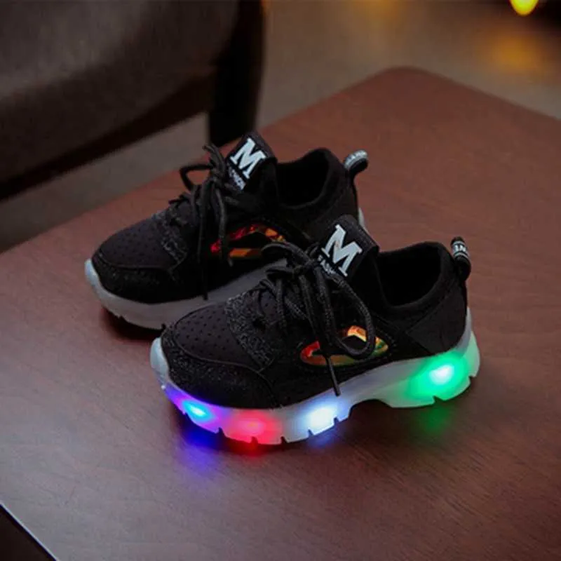 Garçons lumière LED chaussures enfants fille chaussures de Sport enfant en bas âge éclairer baskets blanc bébé chaussures décontractées baskets rougeoyantes enfant lumineux G1025