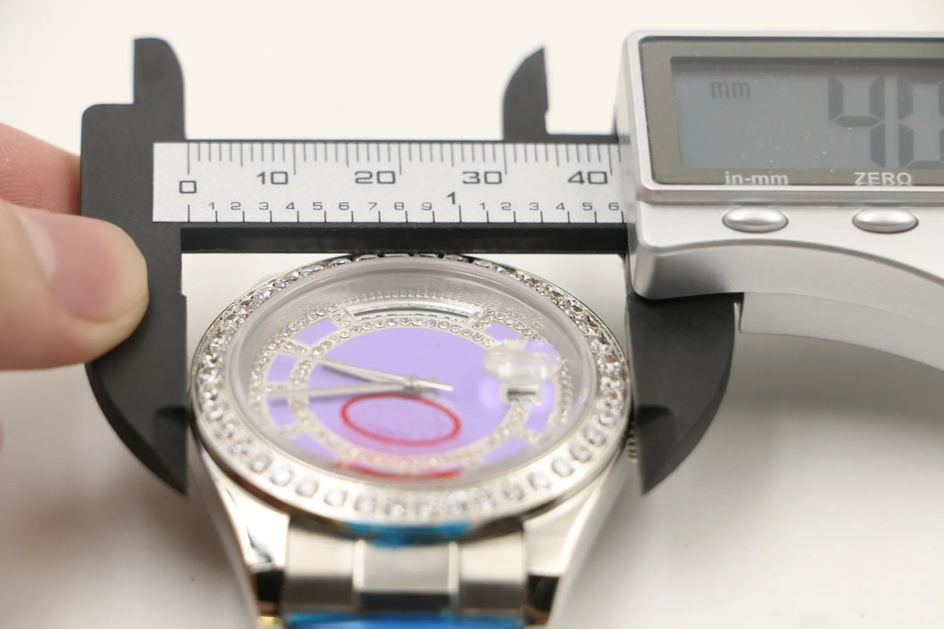 Les montres automatiques pour hommes de 40mm affichent un cadran rond violet avec un boîtier de montre en acier inoxydable diamant 239W