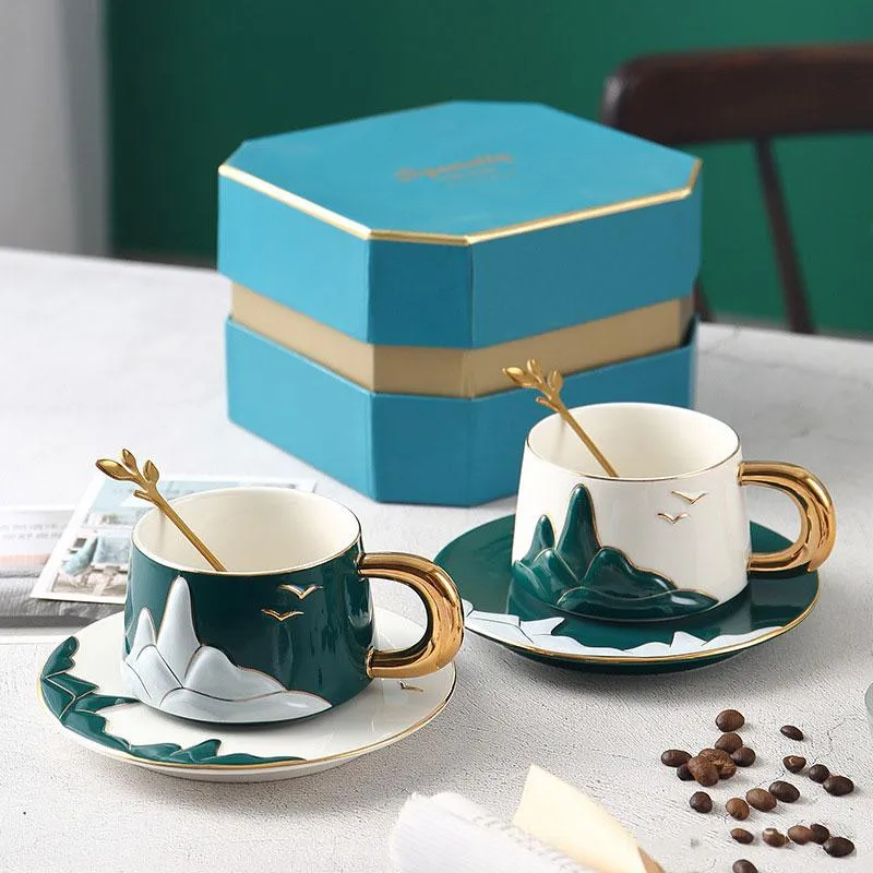 Cups Saucers Relief Landscape Pocelain Coffee Tea Cup and Saucer Creative Set in Present Box Unikt Birthday Wedding Par Mug Gif286V