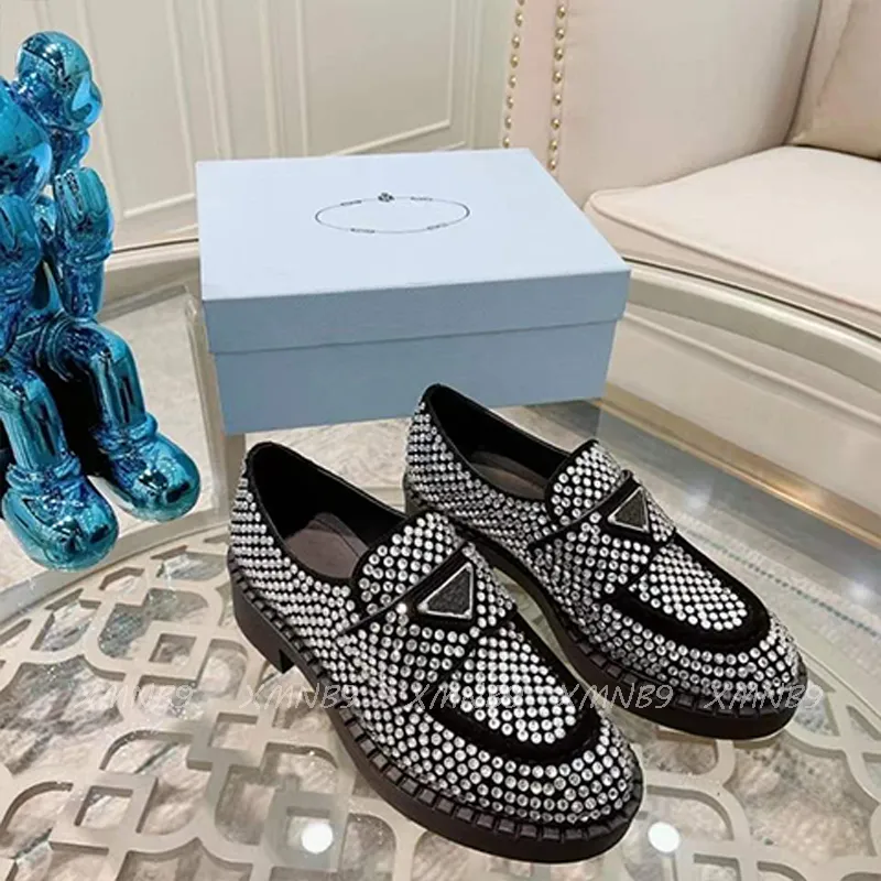 Damer Fritidsskor Designer Loafers 2023 Ny Diamond Loafer Lyx Dam Bling Rhinestones Counter Quality Svart Mode Lädersandaler