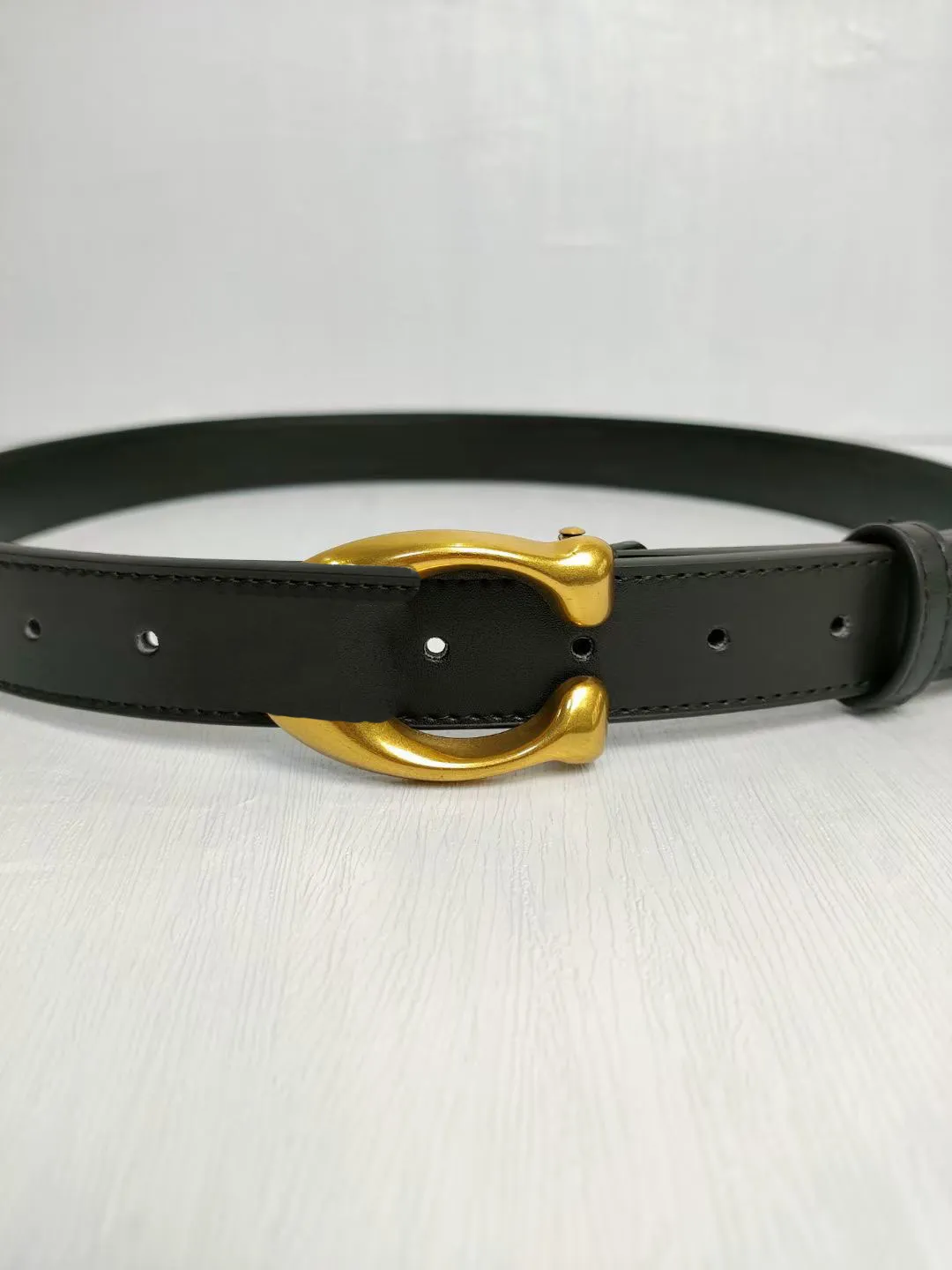 Designer Femmes Belt Leathers 3 0cm de large C Boucle de boucle authentique en cuir en cuir ceintures comme cadeau d'anniversaire 264d