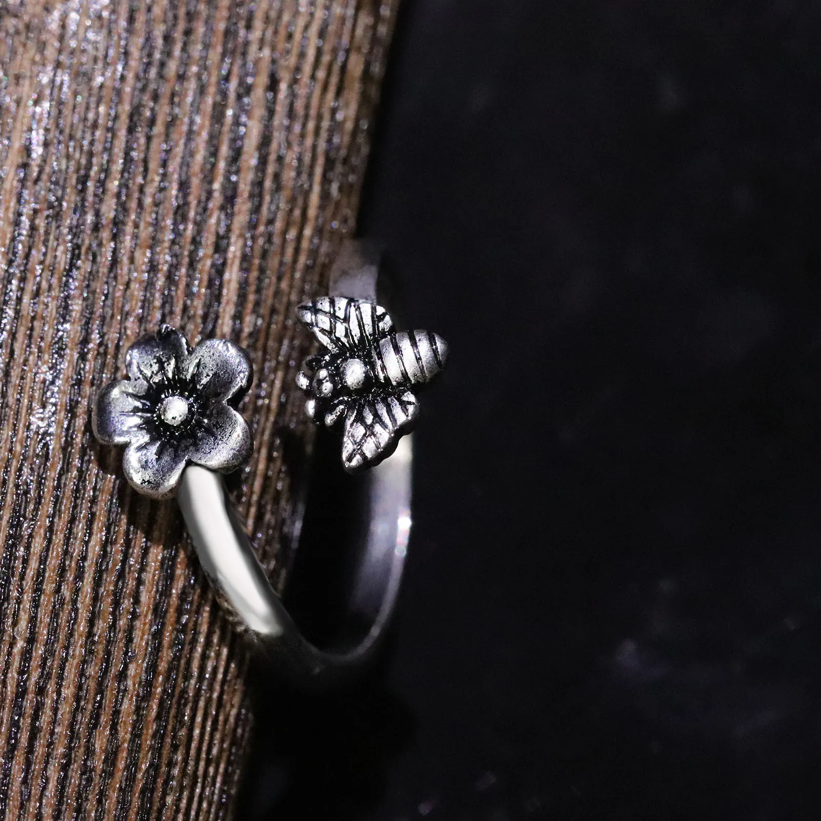 Dwucie pszczoły i kwiat otwarty pierścień prosty design retro srebrne pierścienie zwierząt dla damskich punk gotycka impreza prezent biżuterii 5464133