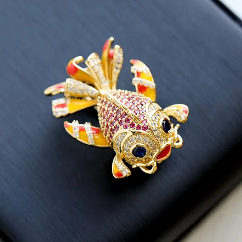 2020 Design Small Fish Brooch High Quality Sparkling Cubic Zirconia Cute Pins For Women Coat Cardigan Accessories