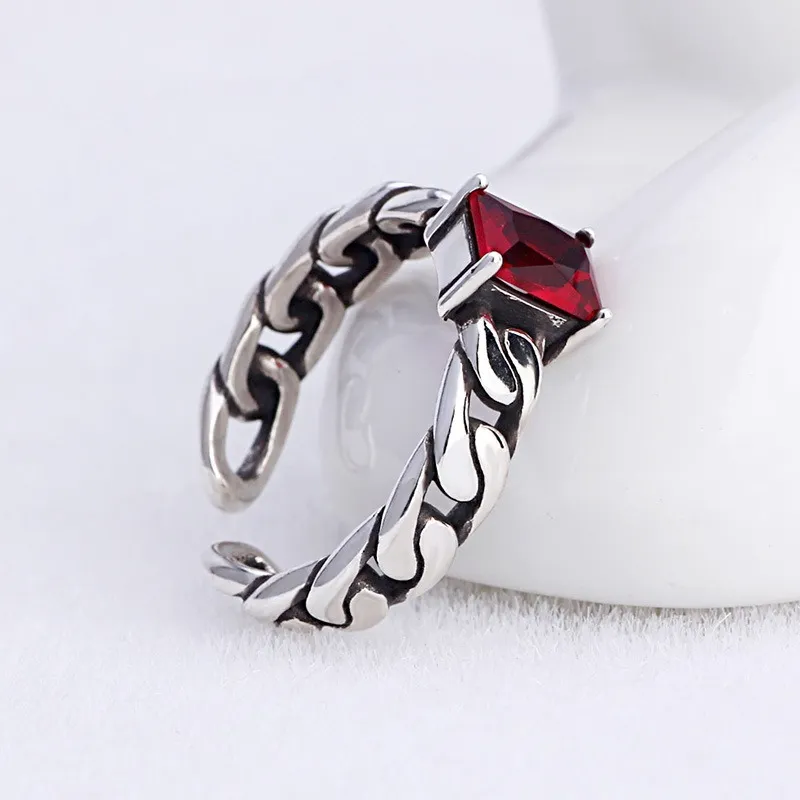 Red Black Square Diamond Solitaire Pierścień Retro Srebrny łańcuch Otwarty Regulowany Pierścienie kamieni szlachetnych