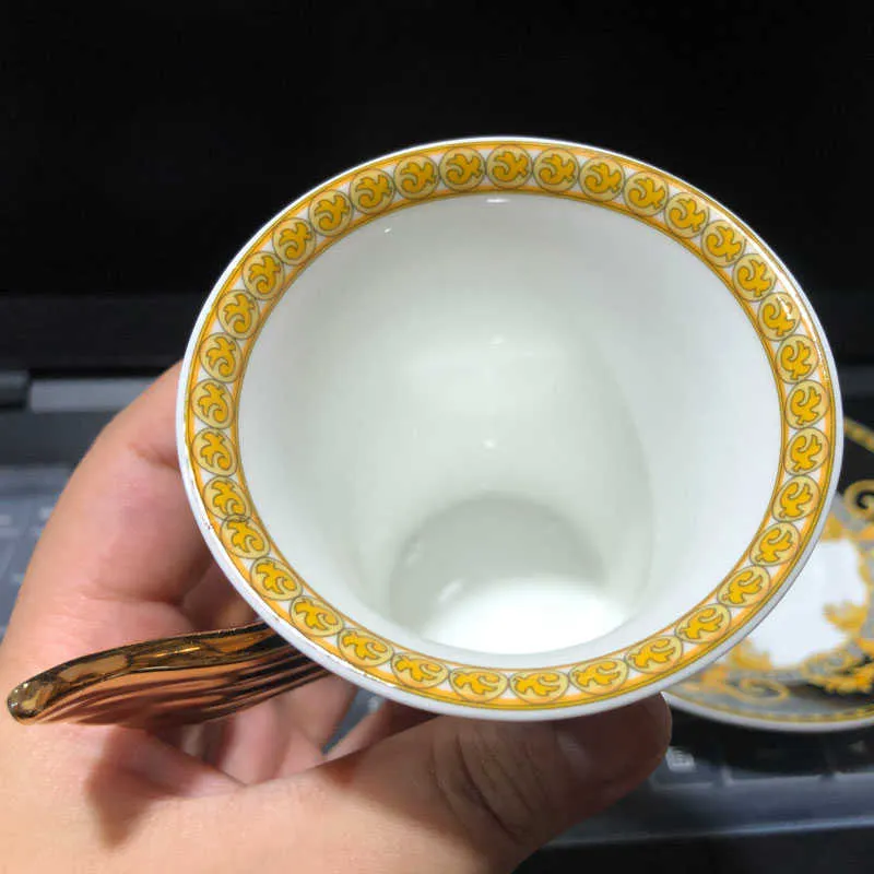 Set di tazze da caffè in ceramica Porcellana Tè Espresso Bicchieri da cucina Tavola la casa europea Decorazioni feste Compleanno di lusso Regalo di nozze