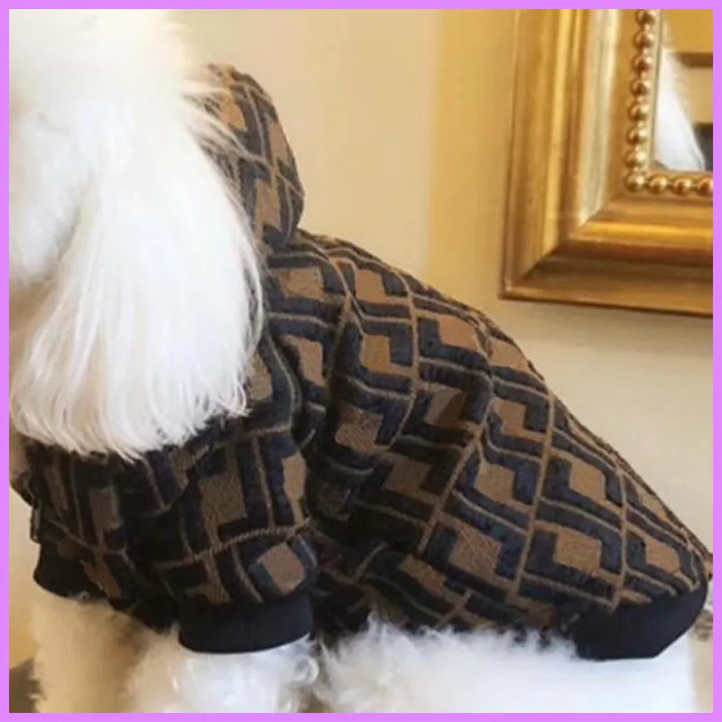 Modehundar valpkläder husdjur vädjar designer hund kappa kläder klassisk f brevjacka för doggy katter överrock kostymer outwear vinter