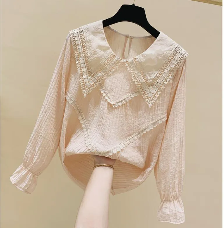 Koreansk stil Höst Mode Kvinnors Flare Långärmad Snören Hollow Out Doll Collar T Shirts Dame Shirt Blouse Tops A4000 210428