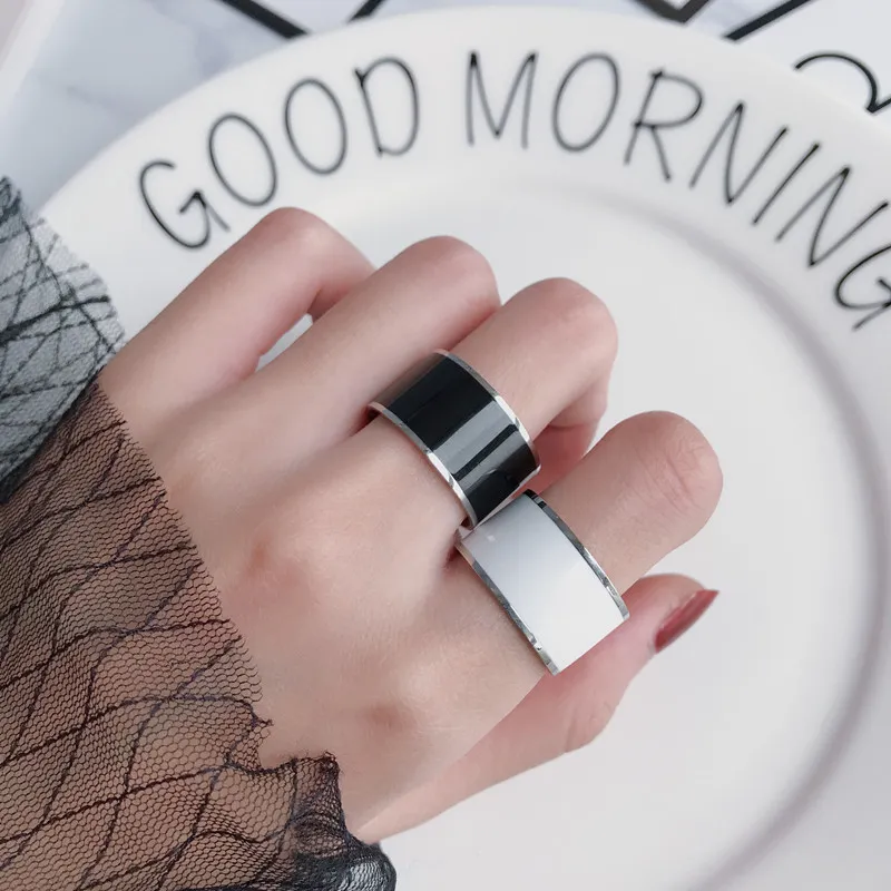 Exagerado preto e branco cerâmica índice dedo anel feminino simples titânio aço ampla tendência moda personalidade não-fading313o