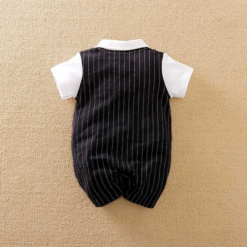 Summer Baby Gentleman Preppy Style Bow Tie Body pour Boy Party Bodsuits Vêtements 210528