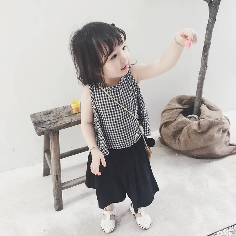 韓国風かわいい女の子のチェック柄ベスト+ルーズパンツ2個のPCSスーツの子供綿衣料品セット赤ちゃん女の子カジュアルな衣装2-6Y 210508