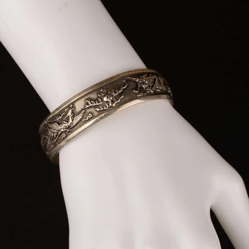 Tribal Ethnic Bangle Cuff for Women Tibetan Silver Color Vintage Wide Bracelet Carved Plant Animals Fashion Bohemian Jewelry Q0719