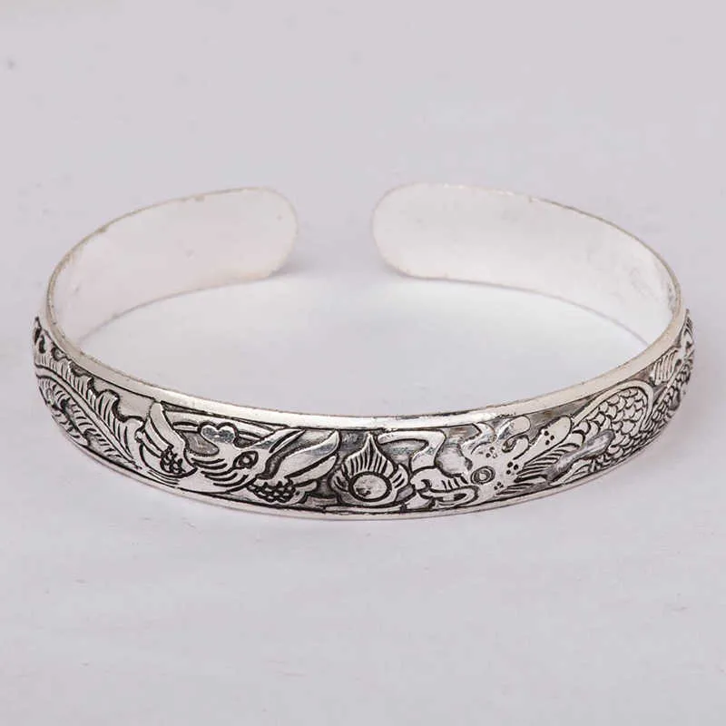 Tribal Ethnic Bangle Cuff for Women Tibetan Silver Color Vintage Wide Bracelet Carved Plant Animals Fashion Bohemian Jewelry Q0719