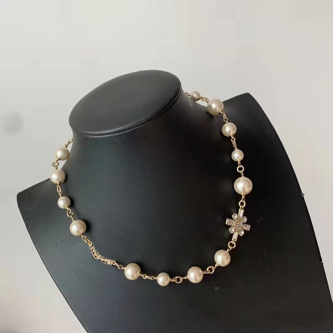 Collana di moda donna Collana di perle lucenti Collana di design di lusso Catena regalo Fornitura di gioielli299z