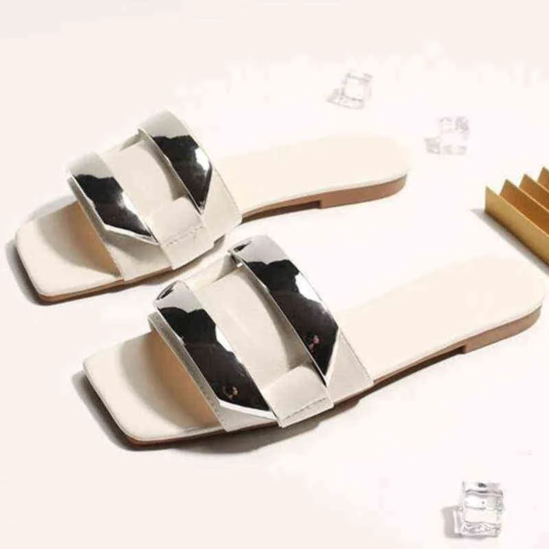 Тапочки Металлические блестки Мода пряжка дизайн женская мягкая подошва простые сандалии на открытом воздухе пляж не скользят новая летняя женщина обувь 220304