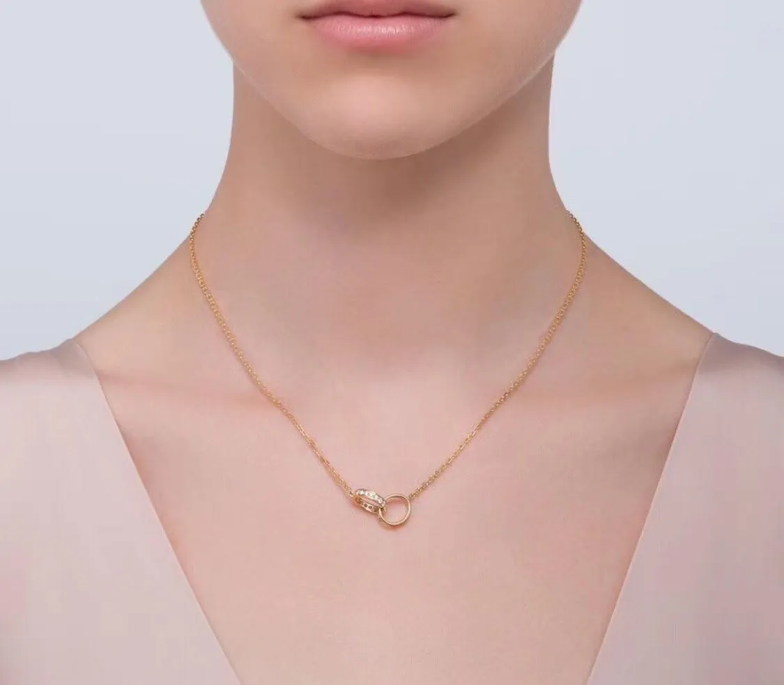 Luxe Double anneaux amour vis pendentif collier mode pour femme homme amoureux de fête cadeau de mariage bijoux en acier titane plaqué 18K 233V