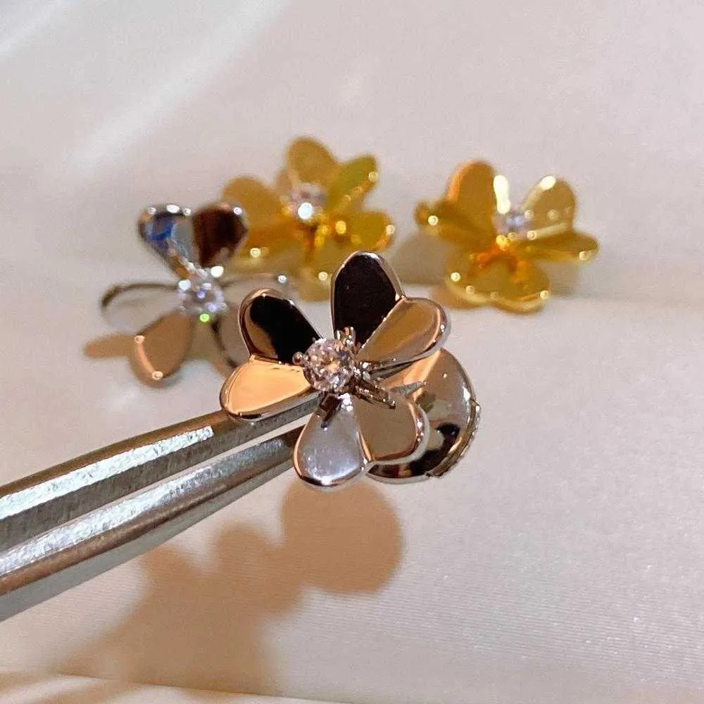 Brand Pure 925 Sterling Silver Jewelry For Women Gold Color Flower Earrings Luck Clover Design Wedding Party Mini Cute Size