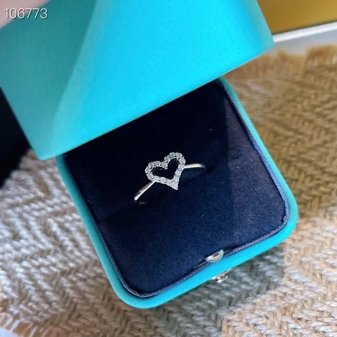 Luksusowy projektant marki S925 Sterling Srebrny pełny kryształowy pierścień puste serce urok na przyjęcie weselne biżuteria 260q