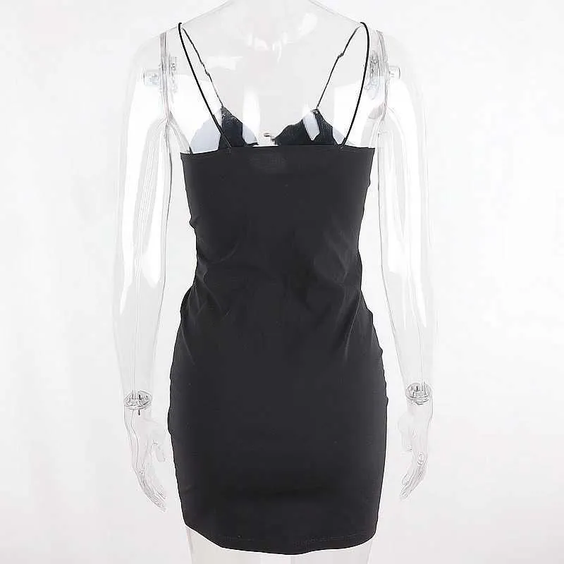 Colysmo Black Mini Dress Bodycon Cut Out Ruched V Neck Spaghetti Paski Lato Kobiety Casual Party Robe Seksowne Stroje Klubowe 210527
