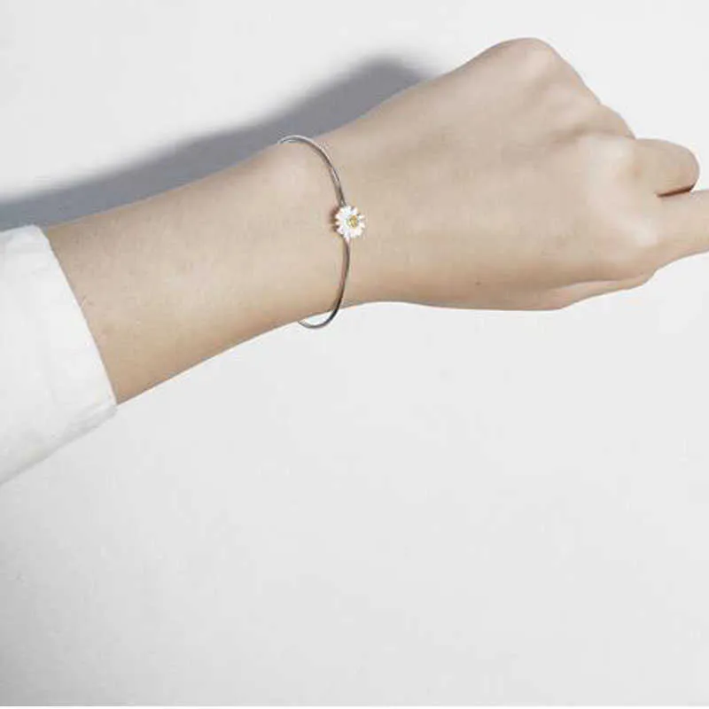 Nuovo design semplice fiore argento placcato braccialetto di fascino aperto braccialetto donne gioielli da sposa colore argento Q0719