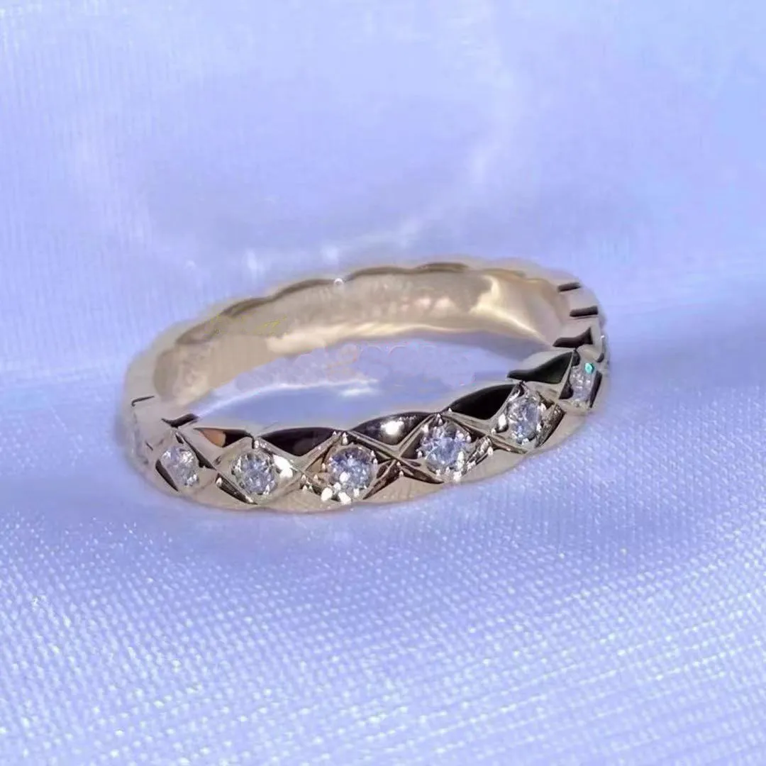 Fashion Charm Love Ring With Diamond Couple Plaid Series Bijoux Free Exquis Box Box Packaging 295n