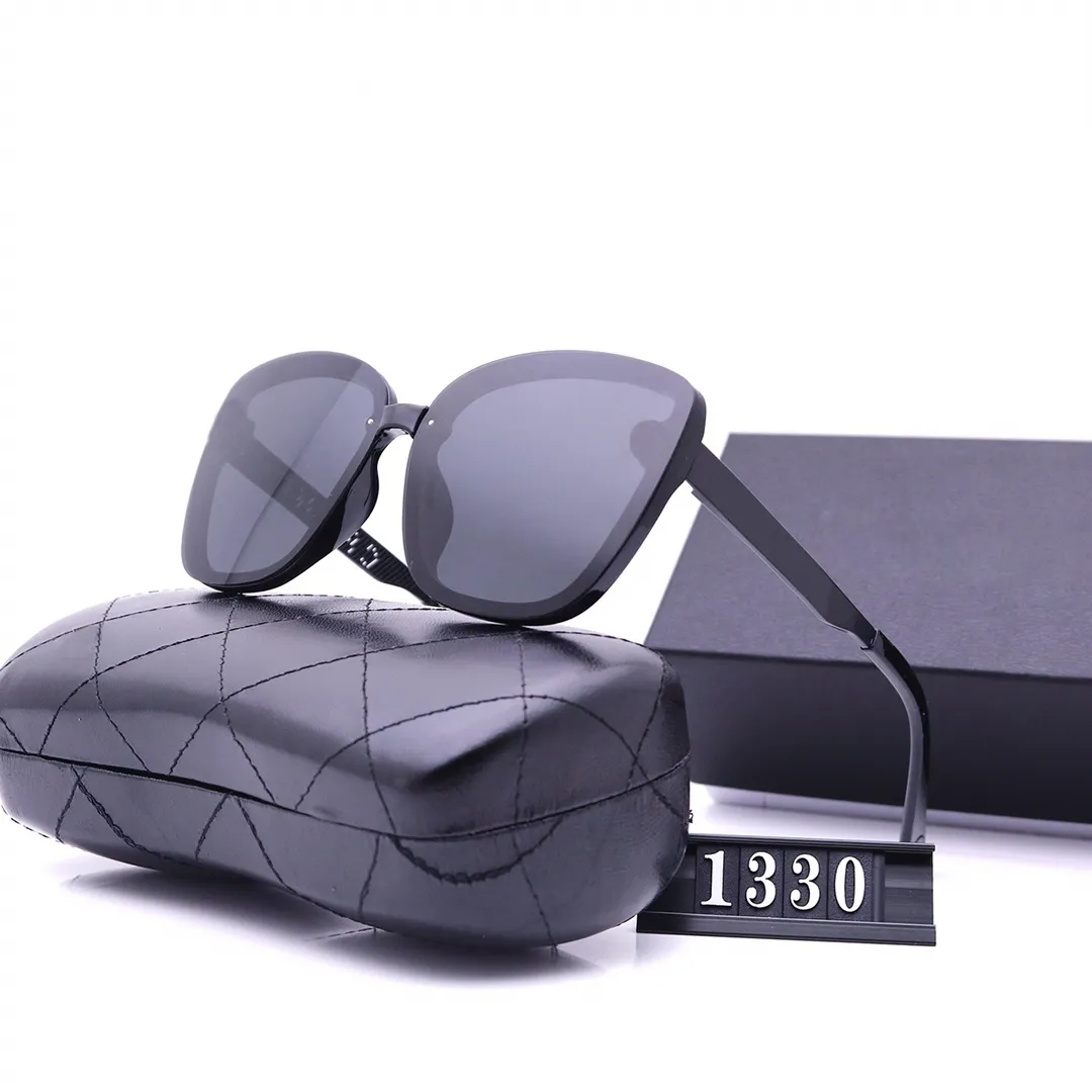 Toppmodetillbehör designer kvinna solglasögon med blå rosa svart polariserad HD -lins kattögonglasögon för att köra semester3183