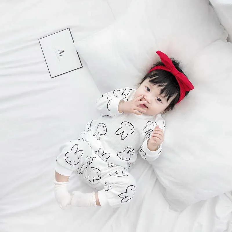 春の赤ちゃんパジャマをセット漫画ニンジンウサギの女の子男の子ホームスーツの睡眠誓いの子供服E009 210610