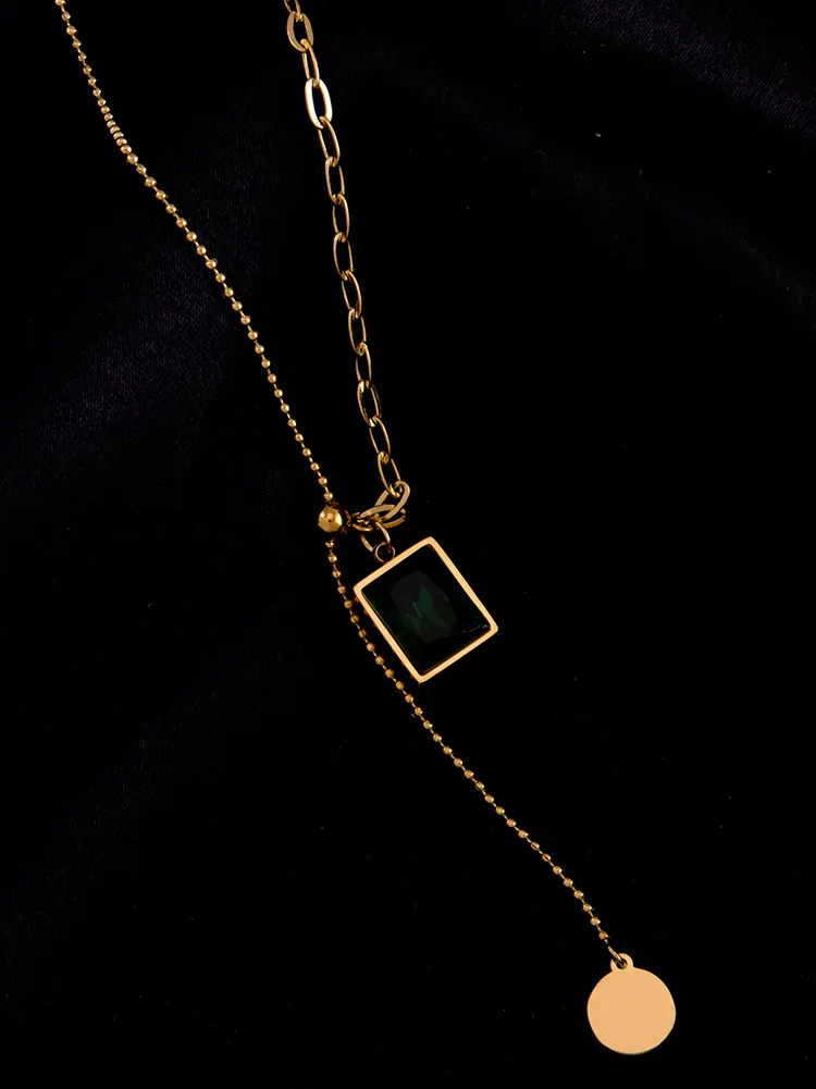 Charm de moda numeral verde colares de zircão preto para mulheres homens temperamento aço inoxidável colar jóia de jóias Chain295w