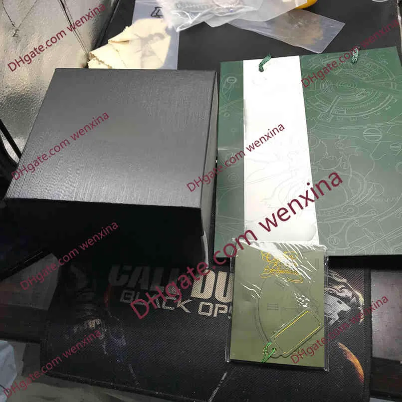 Montre de Luxe Style Caixas de relógio de madeira de alta qualidade Livro de papel Green Paper Saco usado para empacotar a aparência perfeita286V