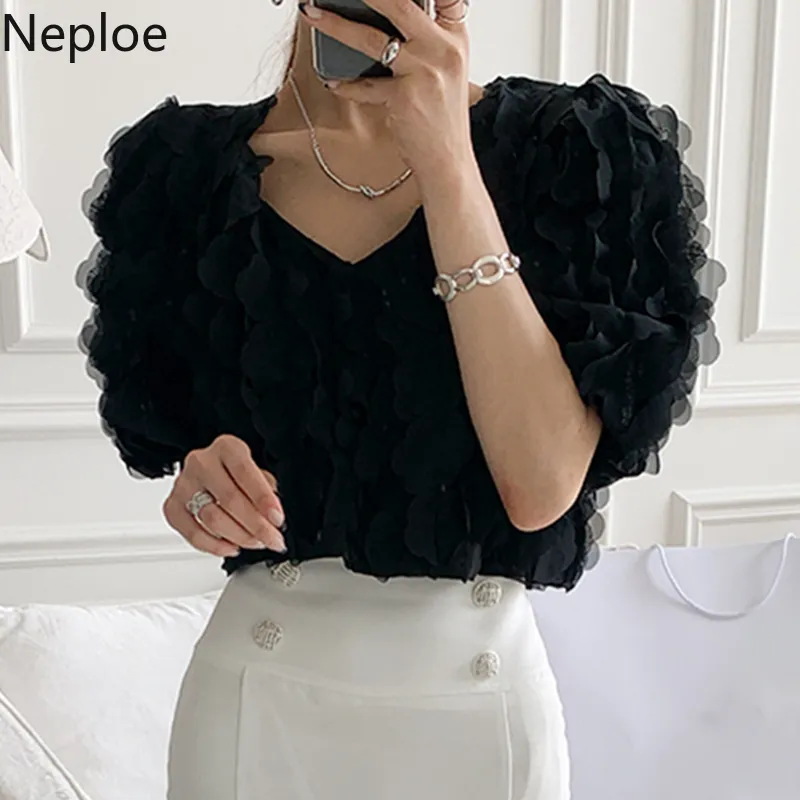 Heavy Work Flower Patchwork Ol Solid Blouse Women V Neck Puff Short Sleeve Single Breast Blusas Summer Shirt 210422