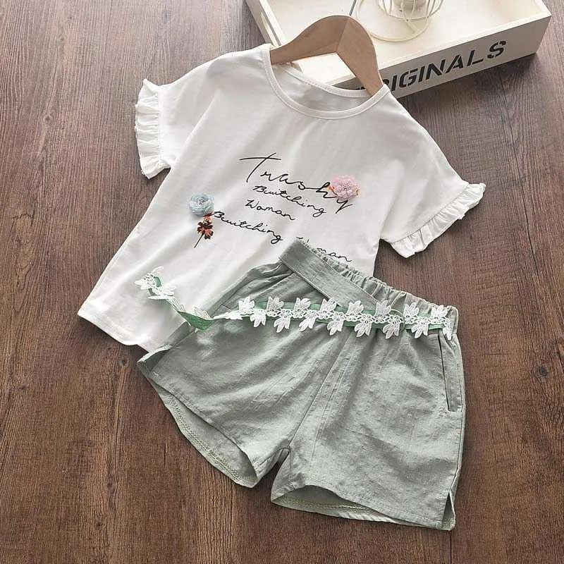 Bear Leader Summer Marque Filles Ensembles T-shirt à manches papillon avec motif de coeur de lettre Jean Shorts Costume de mode Vêtements 3-7Y 210708