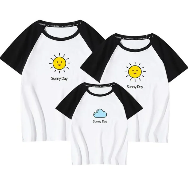 Été famille Look correspondant tenues T-shirt vêtements mère père fils fille enfants dessin animé impression soleil nuage 210429