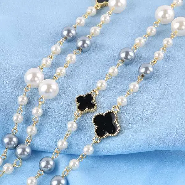 Designer klassischer Vintage Clover Flower Bright Pearl Multi -Layer Long Pullover Statement Halskette für Frau Elegantes Medaillon Halsketten2649