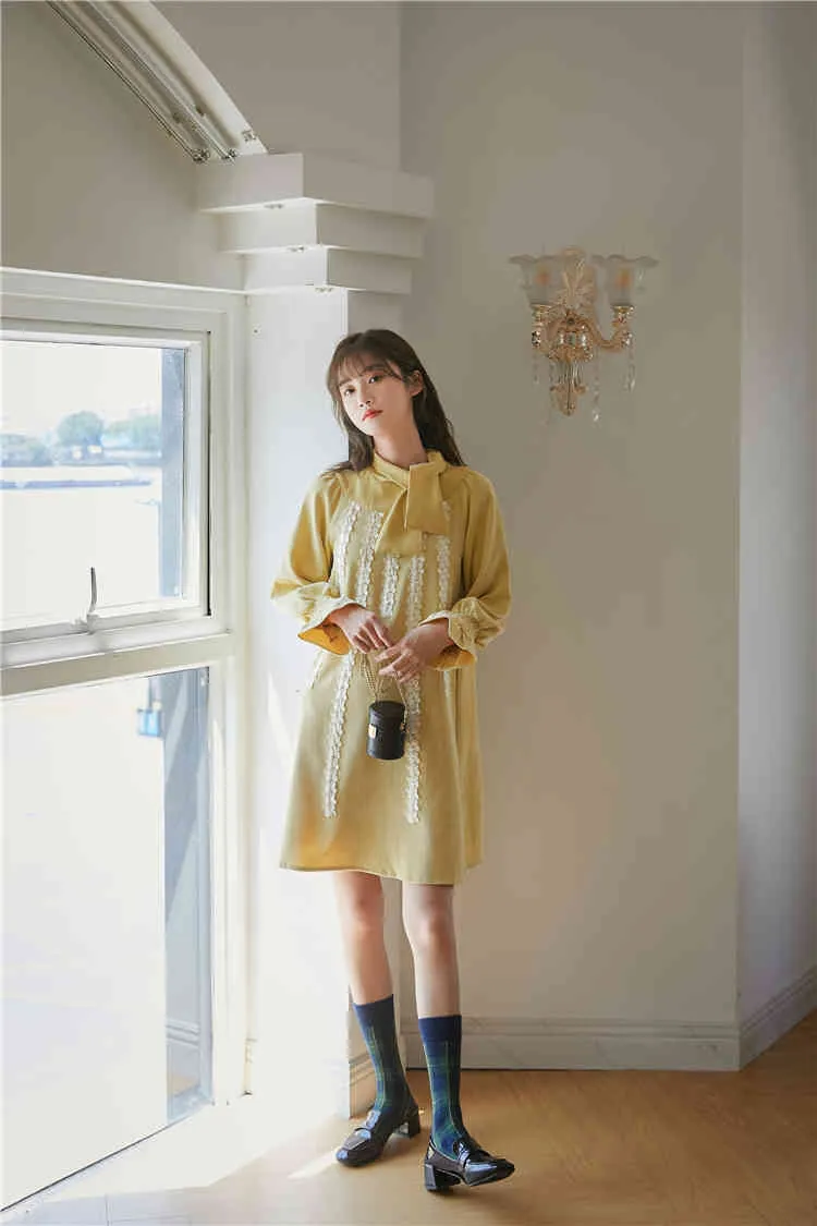 Automne jaune à manches longues robe femmes Patch noeud papillon cou genou longueur dames chic coréen mode vêtements 210427