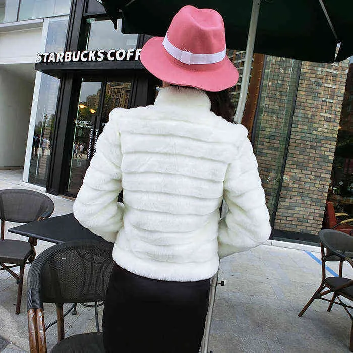 ZADORIN, abrigo de piel sintética con Clip de diamante elegante para invierno, abrigo mullido blanco con cuello levantado para mujer, chaqueta de piel sintética, manteau fourrure hiver 211206