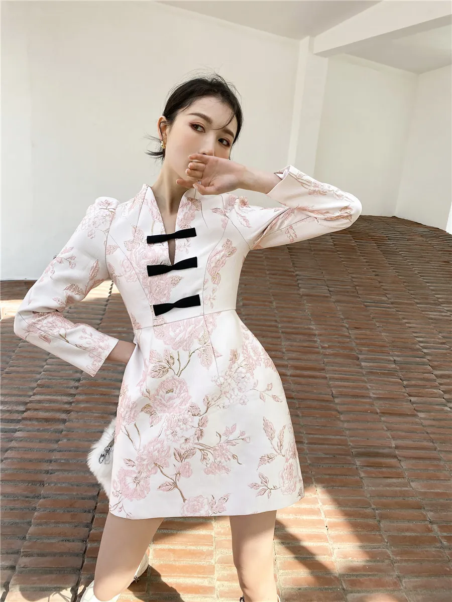 자카드 핑크 빈티지 드레스 여성 긴 소매 튜닉 V 목 선 라인 미니 cheongsam 디자이너 옷 210427