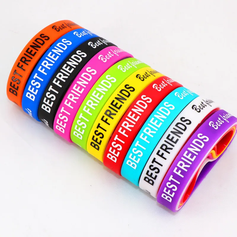 Pak van 100 stcs multicolor elasticiteit Jezus kruis schedel vredes vlinder vlinder enz. Polsmanchet siliconen armbanden voor man vrouwen 21033209a