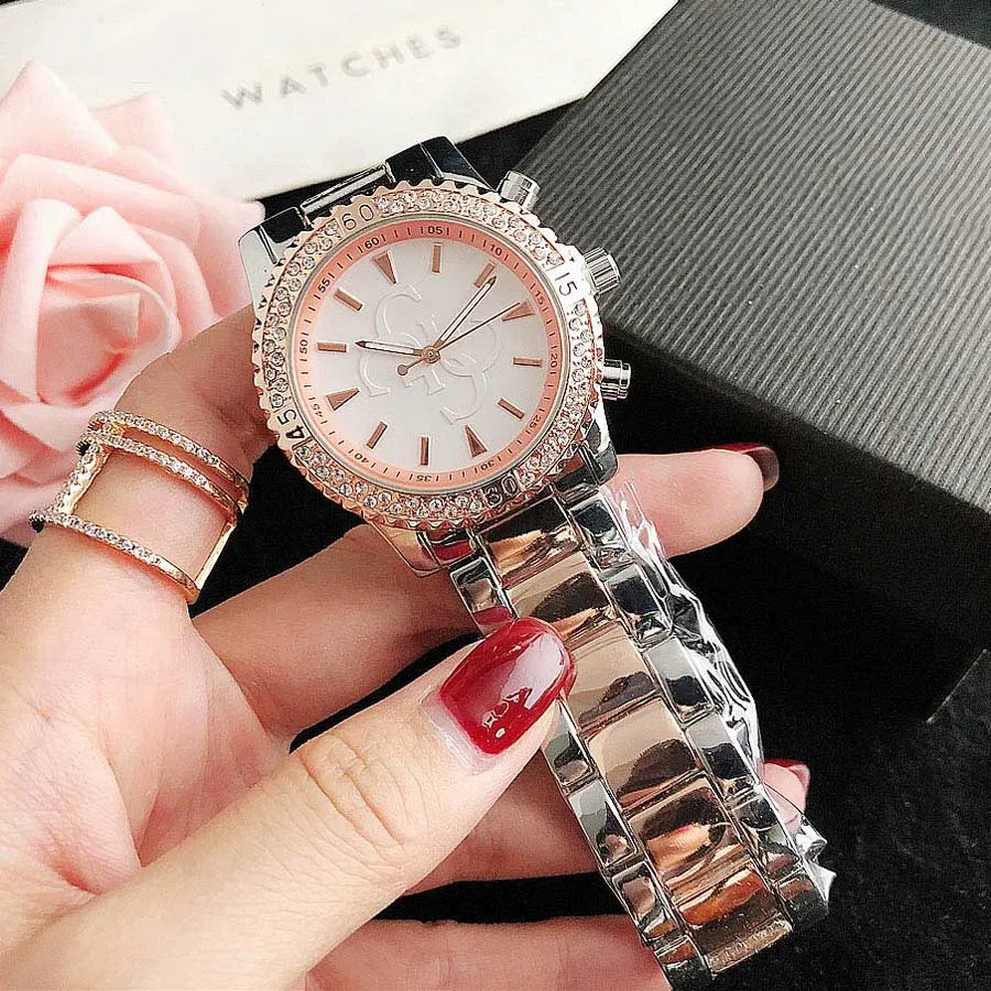 Märke Watches Women Girl Diamond Crystal Big Letters Style Metal Steel Band Quartz Wrist Watch GS 457061440