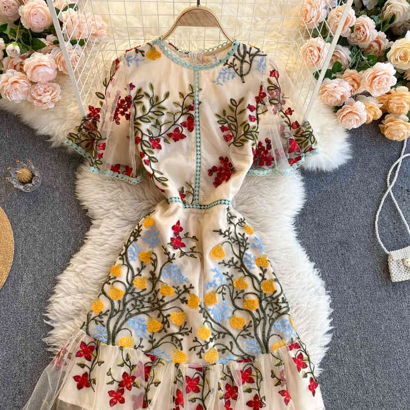 Kadın Moda Retro Mahkemesi İşlemeli A-line Elbise Yuvarlak Boyun Kısa Kollu Ince Zarif Vintage Harajuku Giyim Vestidos R286 X0521