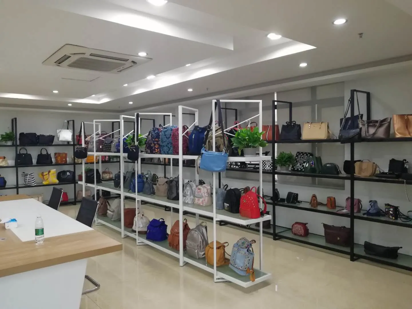 L Luxurys Designers Messenger Bags Koop 547 Fashion Postman Bag 926 is draagbaar voor zowel mannen als vrouwen, de bandjes kunnen worden aangepast 200d