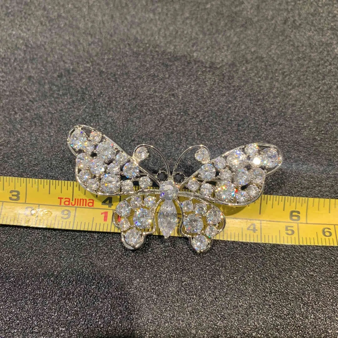 Kübik Zirkon Kelebek ile Bakır Broş Böcek Moda Kadınlar Takı Beyaz Renk 58 * 32mm