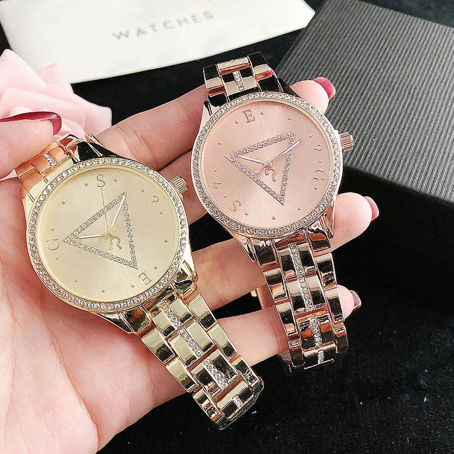 Varumärke Watches Women Lady Girl Diamond Crystal Triangle Style Metal Steel Band Quartz Wrist Watch GS47224A