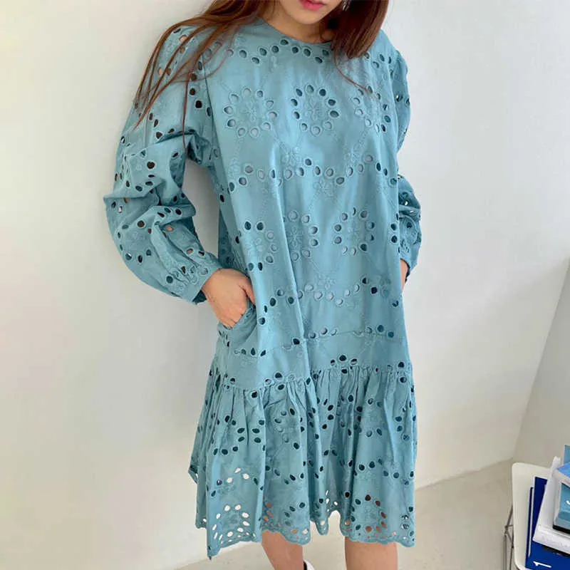 Korejpaa mulheres vestem verão coreano chique nicho temperamento em torno do pescoço Crochet Hollow Plissado Ruffled Slow Sleeve Vestidos 210526