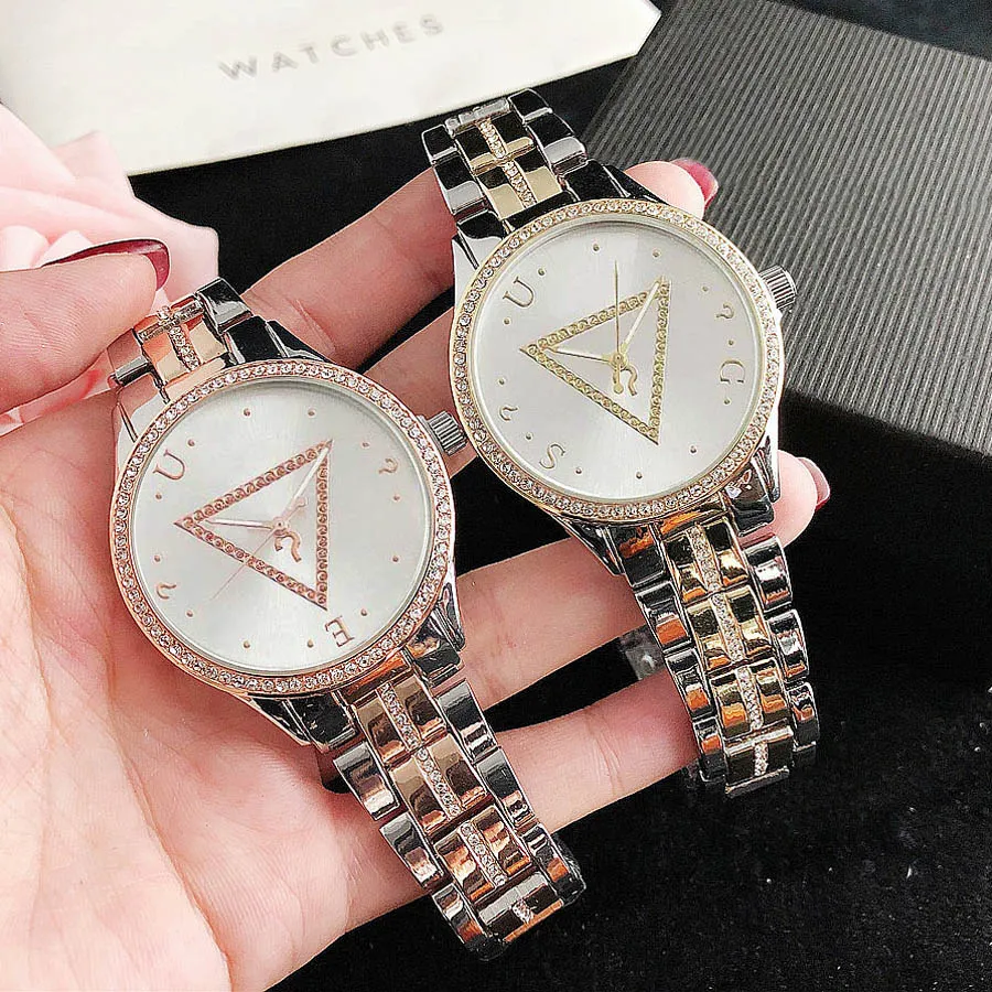 Relojes de marca Mujer Chica Diamante Cristal Triángulo Estilo Metal Banda de acero Reloj de pulsera de cuarzo GS47