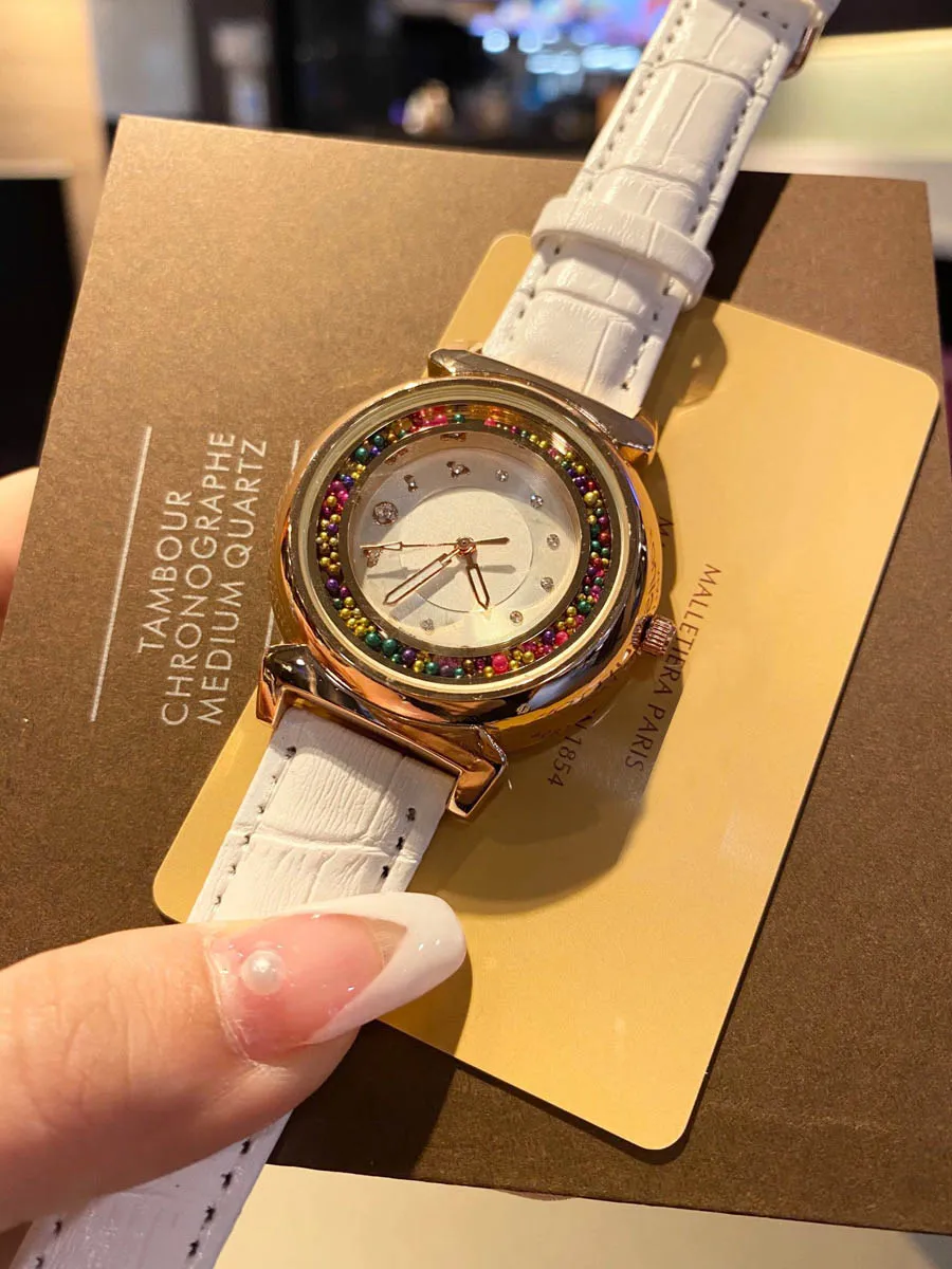 Varumärkesur för kvinnor Lady Colorful Crystal Style Leather Strap Quartz Wrist Watch L45278L