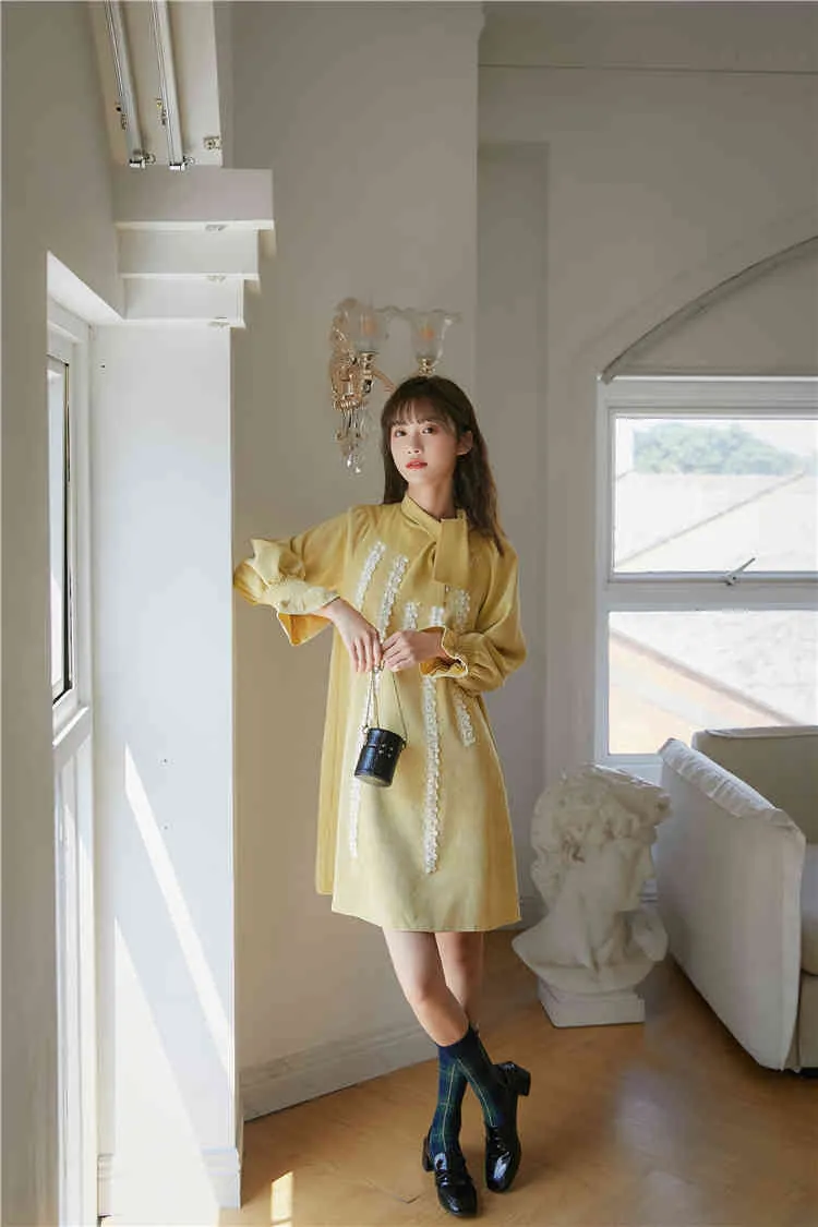 Automne jaune à manches longues robe femmes Patch noeud papillon cou genou longueur dames chic coréen mode vêtements 210427