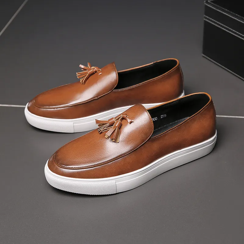 Zapatos italianos Casual s Slip on Formal Luxury Shoes Dress Men Mocasines Mocasines Zapatos de conducción de cuero genuino Tamaño grande 4647